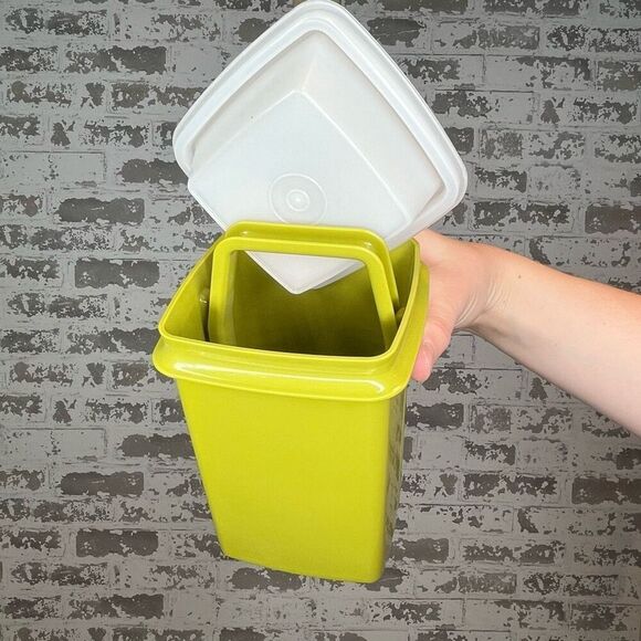 Tupperware | vintage pickle container - Picture 2 of 6